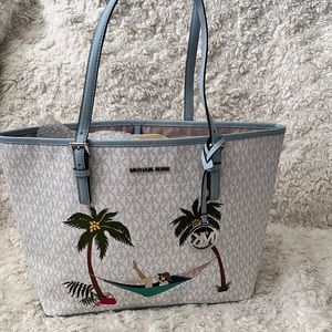 Michael Kors Jet Set Girls 2022 Summer  Tote